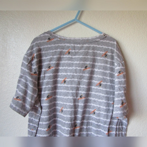 Old Navy Boy's XL 14/16 Gray and White Surfer Shirt - Picture 4 of 10